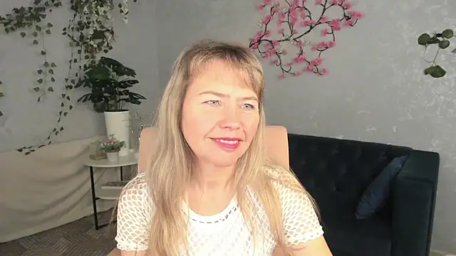 Carla Vogue online show from 11/15/25, 03:10