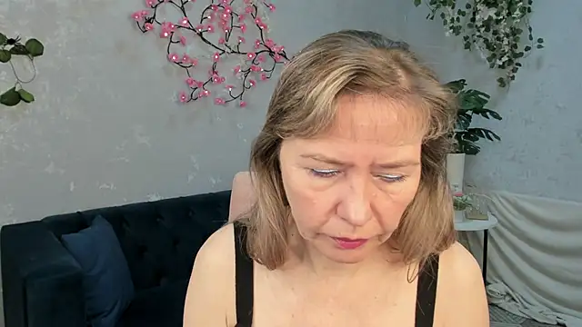 Carla Vogue online show from 11/12/25, 03:21