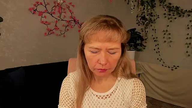 Carla Vogue online show from 11/17/25, 03:10