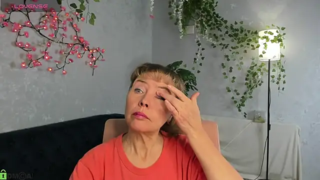 Carla Vogue online show from 11/30/25, 03:07