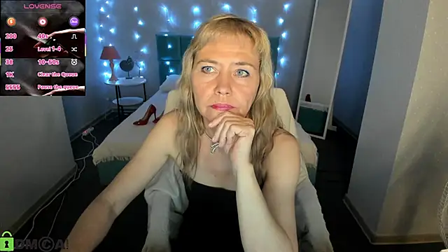 Carla Vogue online show from 02/28/26, 01:00