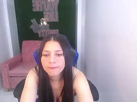 Snapshot of velvetvixen_t chatting on 10/24/25, 02:05 velvetvixen t online show from 10/24/25, 02:05