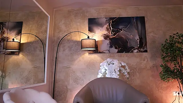 Snapshot of MaddieBryggs chatting on 12/05/25, 10:03 MaddieBryggs online show from 12/05/25, 10:03