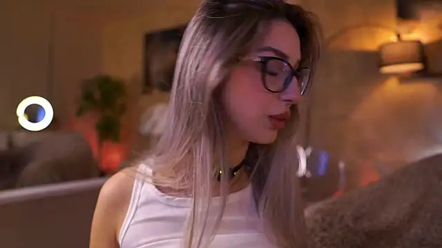 MaddieBryggs online show from 04/15/26, 07:58