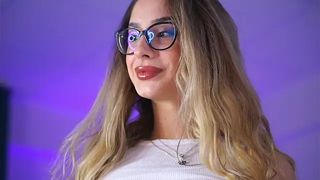 Snapshot of MaddieBryggs chatting on 11/29/25, 10:04 MaddieBryggs online show from 11/29/25, 10:04