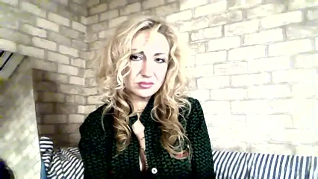 LilaniLoverx online show from 11/21/25, 10:42