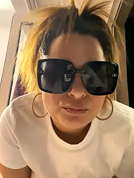 kittykelly online show from 10/30/25, 09:11