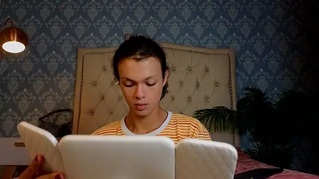 Indi rave online show from 01/12/26, 03:41