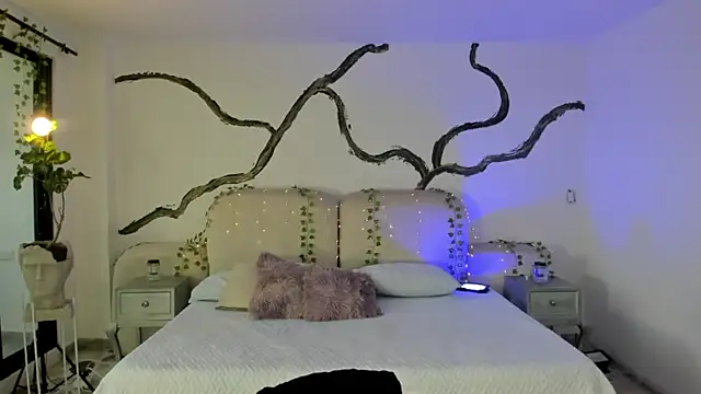 AsiaMillerr  online show from 11/07/25, 12:10