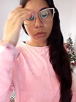 Snapshot of Angeeelina@xh chatting on 11/11/25, 02:01 Angeeelinaxh online show from 11/11/25, 02:01