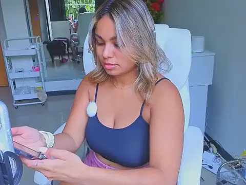 Snapshot of diosadeluniverso chatting on 04/13/26, 12:42 diosadeluniverso online show from 04/13/26, 12:42