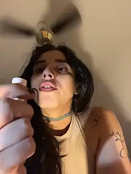 Snapshot of gigi333regi chatting on 11/27/25, 09:32 gigi333regi online show from 11/27/25, 09:32