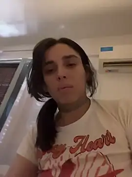 Snapshot of gigi333regi chatting on 12/16/25, 03:27 gigi333regi online show from 12/16/25, 03:27