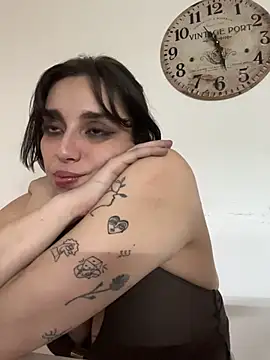 Snapshot of gigi333regi chatting on 12/21/25, 02:30 gigi333regi online show from 12/21/25, 02:30