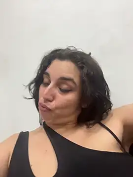 Snapshot of gigi333regi chatting on 12/22/25, 04:23 gigi333regi online show from 12/22/25, 04:23