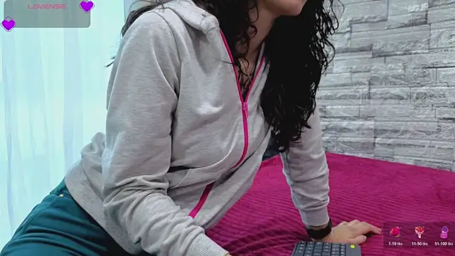 eva delight  online show from 05/26/26, 12:03
