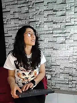 eva delight  online show from 05/28/26, 12:11
