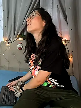 Snapshot of eva_delight_ chatting on 11/28/25, 03:39 eva delight online show from 11/28/25, 03:39