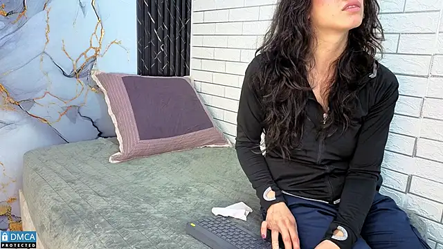 eva delight  online show from 03/26/26, 12:03