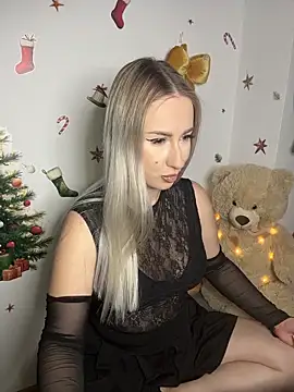 Snapshot of Blonde_Miss chatting on 12/22/25, 06:19 Blonde Miss online show from 12/22/25, 06:19