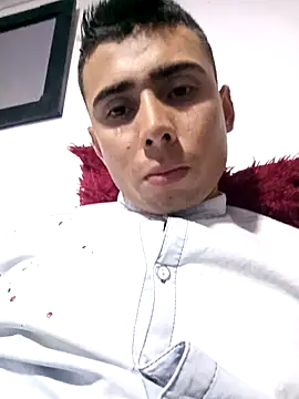 Snapshot of robinhd1234 chatting on 12/14/25, 05:18 robinhd1234 online show from 12/14/25, 05:18