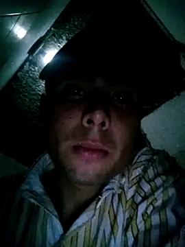 Snapshot of robinhd1234 chatting on 12/19/25, 11:07 robinhd1234 online show from 12/19/25, 11:07