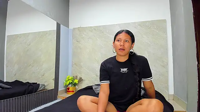 Snapshot of Sarahh-19 chatting on 10/30/25, 01:20 Sarahh-19 online show from 10/30/25, 01:20