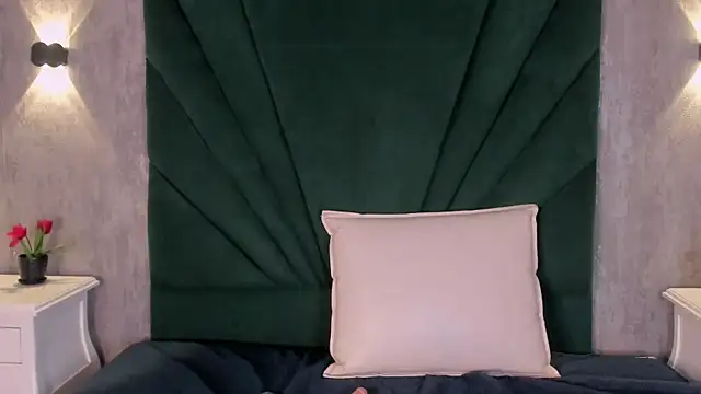 EmiliClarke online show from 04/01/26, 01:41