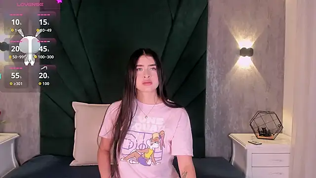 EmiliClarke online show from 04/01/26, 11:33