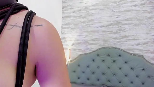 PariisTaylor online show from 11/10/25, 07:41