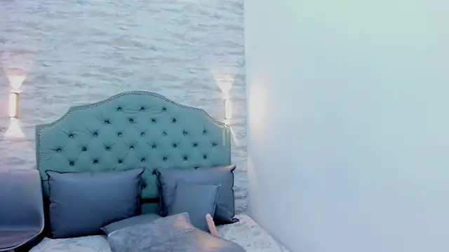 PariisTaylor online show from 10/30/25, 07:22