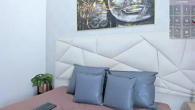 PariisTaylor online show from 11/13/25, 07:18