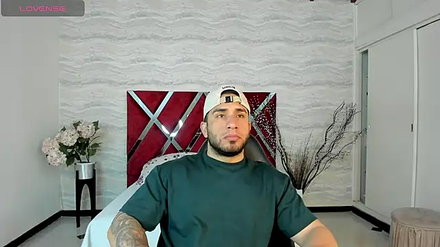 Snapshot of Denver_lux chatting on 10/29/25, 12:15 Denver lux online show from 10/29/25, 12:15