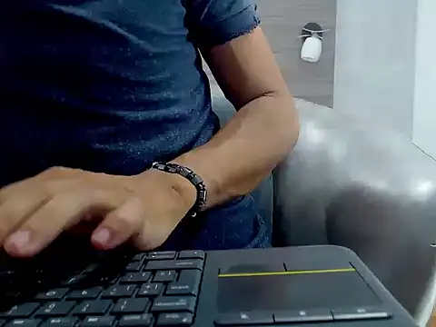 wiltom  online show from 11/08/25, 04:05