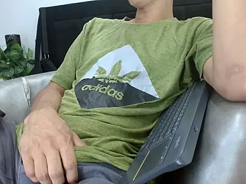 wiltom  online show from 12/18/25, 07:18