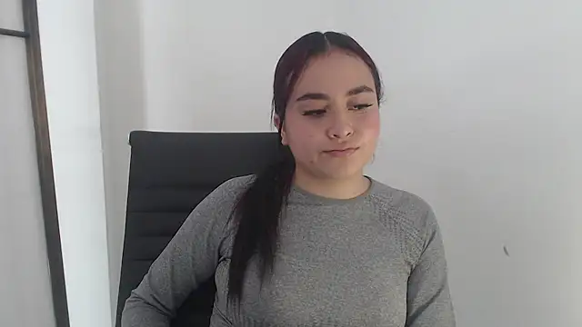 Snapshot of MilaStar2 chatting on 10/24/25, 06:07 MilaStar2 online show from 10/24/25, 06:07