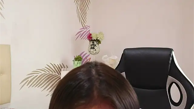 Isabelle Lane online show from 02/05/26, 12:12