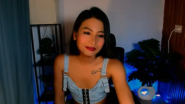 Snapshot of YourPrettyBella_TS chatting on 06/07/26, 01:27 YourPrettyBella TS online show from 06/07/26, 01:27