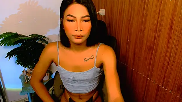 Snapshot of YourPrettyBella_TS chatting on 07/09/26, 04:39 YourPrettyBella TS online show from 07/09/26, 04:39