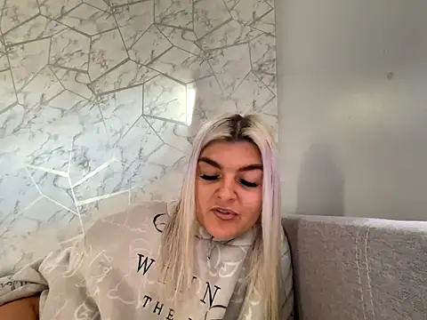 Snapshot of rosie-hipstergal chatting on 11/07/25, 02:54 rosie-hipstergal online show from 11/07/25, 02:54