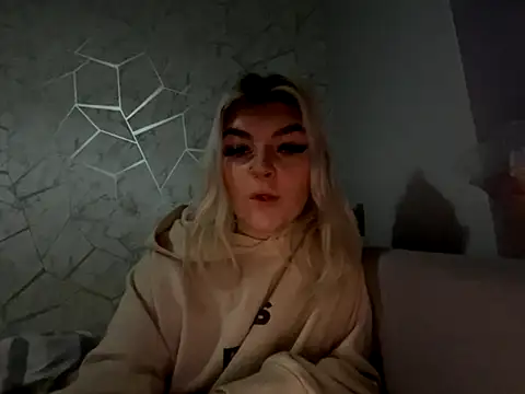 rosie-hipstergal online show from 11/30/25, 12:00