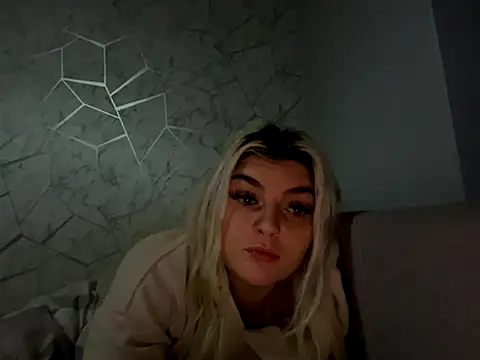 rosie-hipstergal online show from 12/05/25, 04:55