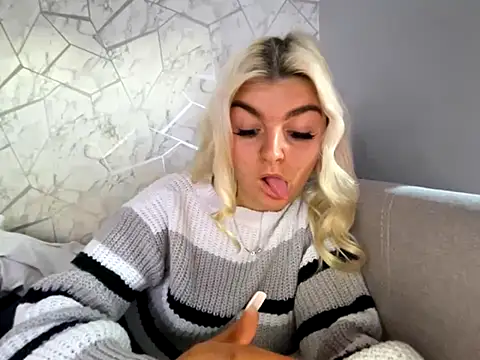 Snapshot of rosie-hipstergal chatting on 11/05/25, 03:48 rosie-hipstergal online show from 11/05/25, 03:48