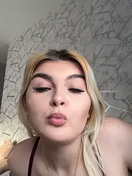 rosie-hipstergal online show from 04/18/26, 04:20