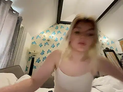 rosie-hipstergal online show from 03/23/26, 02:28