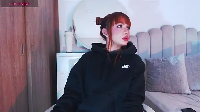 GiaStonne online show from 11/13/25, 05:33