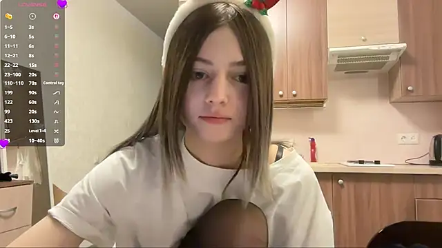 AidaGloshen online show from 12/22/25, 04:40