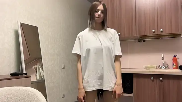 AidaGloshen online show from 10/24/25, 06:51