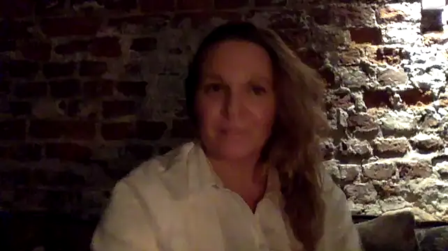 Snapshot of Dinslavnu chatting on 11/30/25, 06:41 Dinslavnu online show from 11/30/25, 06:41