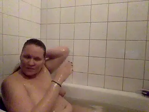 Snapshot of Dinslavnu chatting on 10/29/25, 01:43 Dinslavnu online show from 10/29/25, 01:43